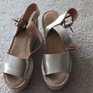 Soludos Stylish Leather Gold Sandals